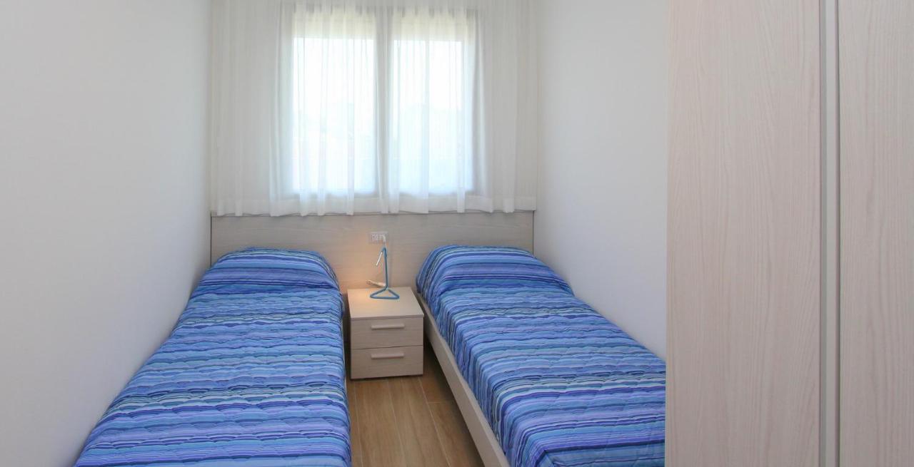 Meris Bibione Kültér fotó